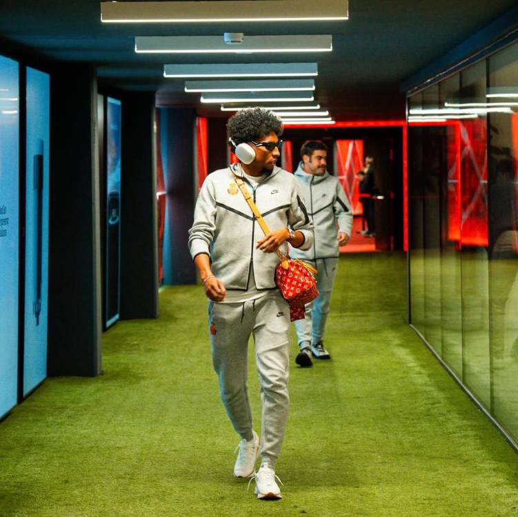 Johan Mojica llegando al estadio para el partido ante Girona. FOTO: @JOHANMOJICA