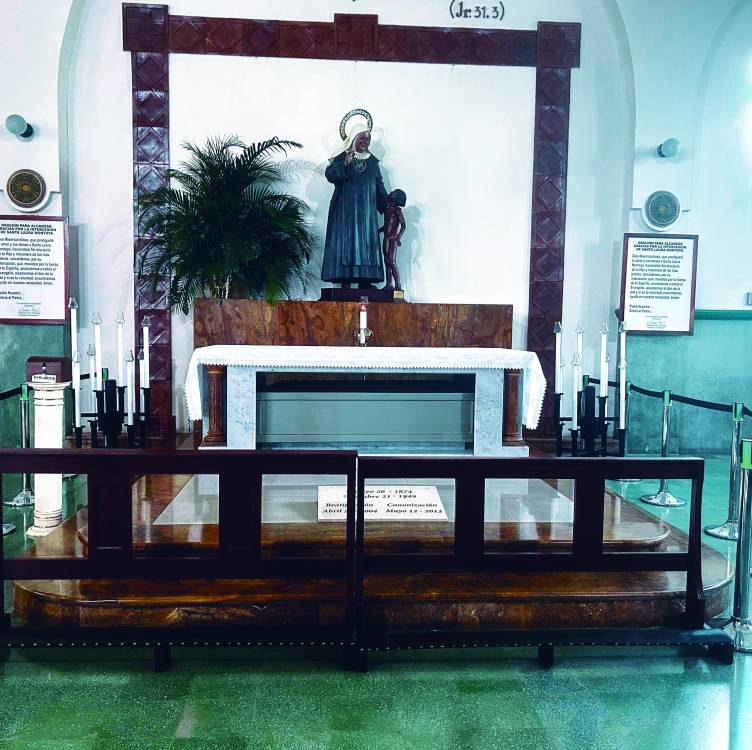 Aquí reposan los restos de la Madre Laura. FOTO: FAISURY SÁNCHEZ