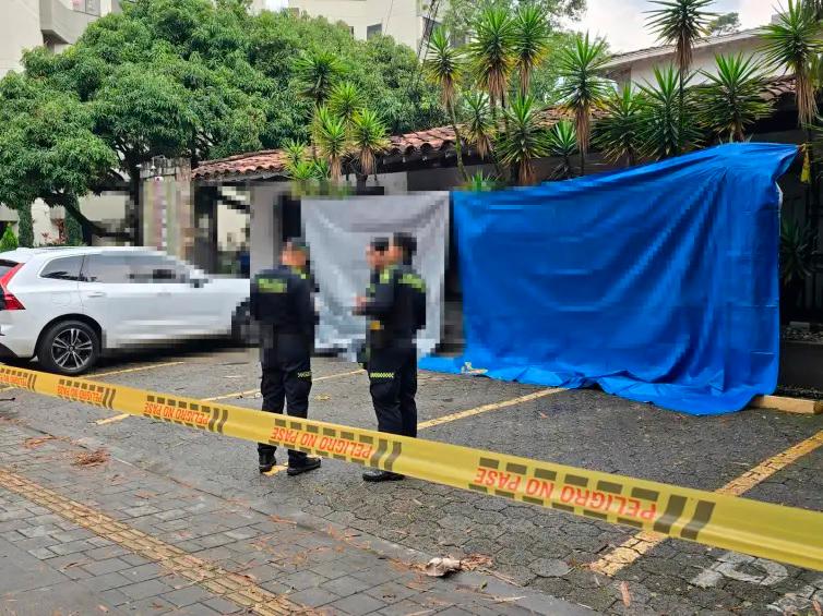 Tras el crimen, el lugar fue cubierto mientras el CTI de la Fiscalía realizaba la inspección de los cadáveres. <b><span class=mln_small-caps_mln>/FOTO: SANTIAGO OLIVARES TOBÓN</span></b>