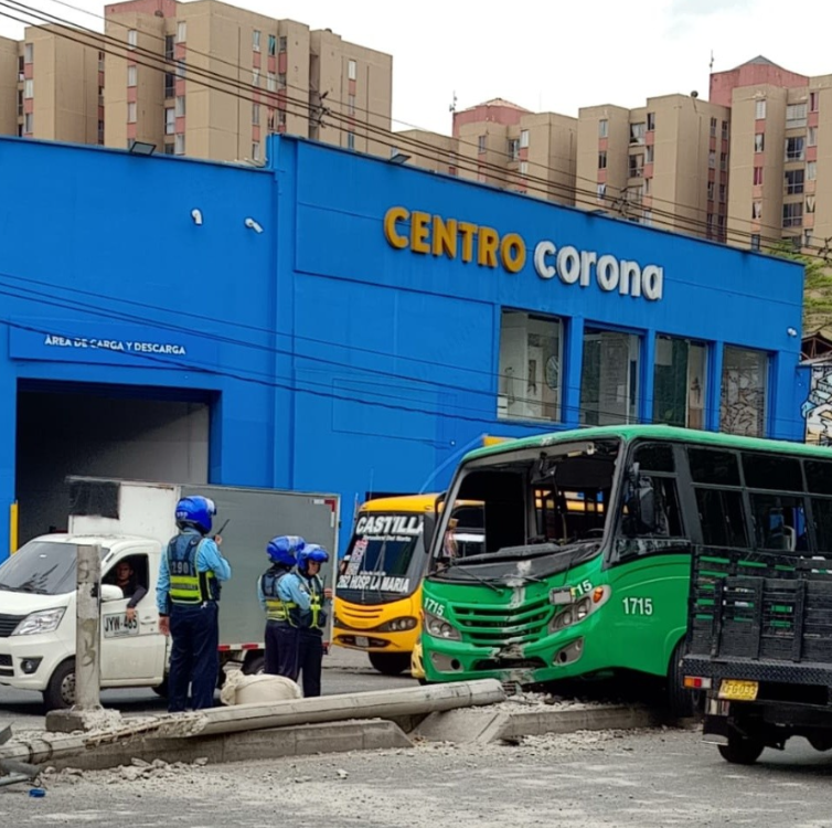 Los dos pasajeros del bus se retiraron del lugar sin solicitar asistencia médica. FOTO: FACEBOOK GUARDIANES ANTIOQUIA