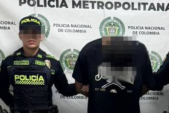 Los tres sujetos fueron capturados en flagrancia y quedaron a disposición de la Fiscalía. FOTOS: POLICÍA NACIONAL