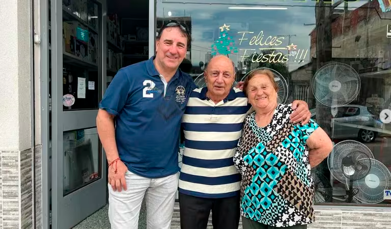 Néstor Lorenzo con sus familiares. /FOTO: TOMADA DE LA WEB