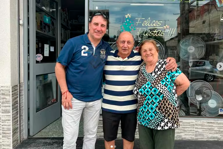 Néstor Lorenzo con sus familiares. /FOTO: TOMADA DE LA WEB
