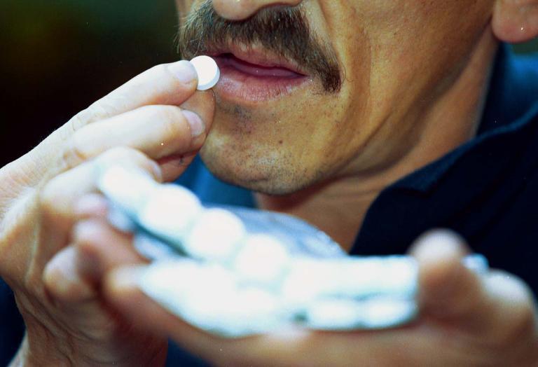 Imagen de referencia de ingesta de medicamentos. <b><span class=mln_small-caps_mln>/ FOTO: MANUEL SALDARRIAGA</span></b>