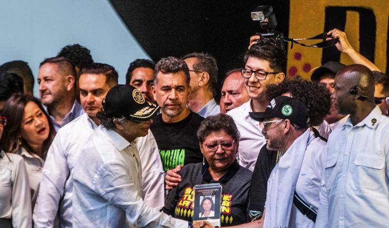 Gustavo Petro en el ‘tarimazo’ en Medellín. /FOTO: JULIO CÉSAR HERRERA
