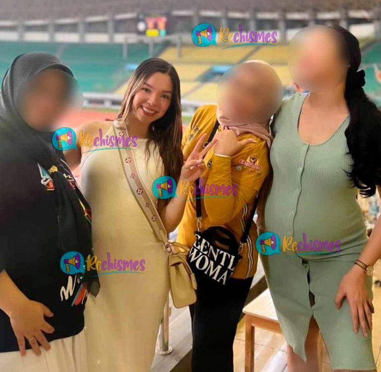 Valentina Rendón y sus amigas en un estadio. /FOTO: TOMADA DE RECHISMES.