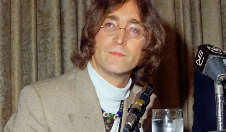 La vida de John Lennon fue arrebatada el 8 de diciembre de 1980. / FOTO: X @LANACION