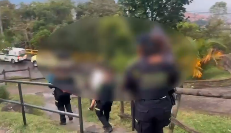 Rescatan 3 niños abandonados en vivienda de Robledo. FOTO: ALCALDÍA DE MEDELLÍN