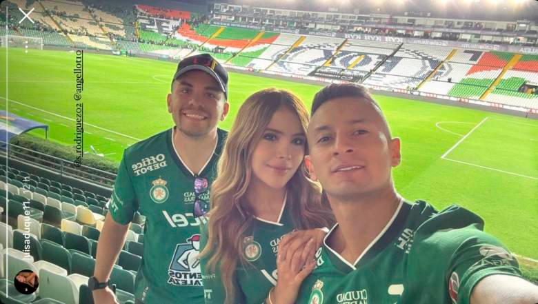 Luisa con Santiago Rodríguez y Angellot Caro en el estadio Nou Camp. /FOTO: CAPTURA DE PANTALLA