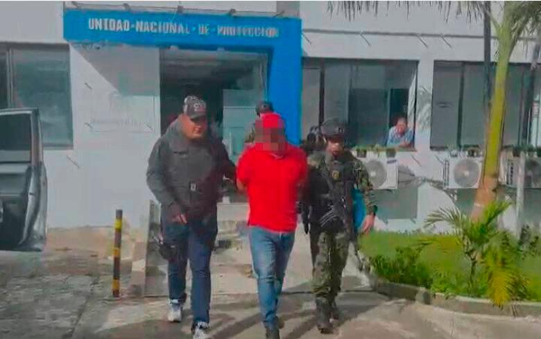 Momento de la captura de alias el Gordo o el Burro en la sede de la UNP en Belén. /FOTO: CAPTURA DE VIDEO