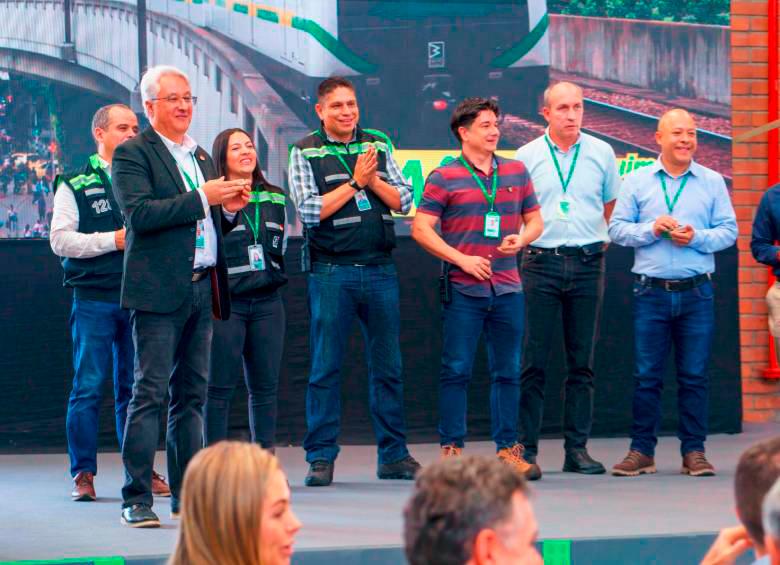 El cuarto, de derecha a izquierda, era Diego Alejandro Vélez Jaramillo, el empleado del Metro de Medellín que murió en accidente. /FOTO: CORTESÍA