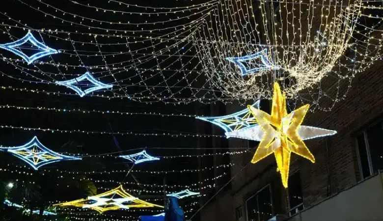 La Navidad ya llegó a Envigado y, como siempre, el alumbrado promete ser un plan imperdible. FOTO: ALCALDÍA DE ENVIGADO