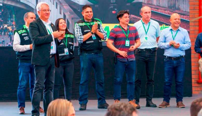 El cuarto, de derecha a izquierda, era Diego Alejandro Vélez Jaramillo, el empleado del Metro de Medellín que murió en accidente. /FOTO: CORTESÍA 