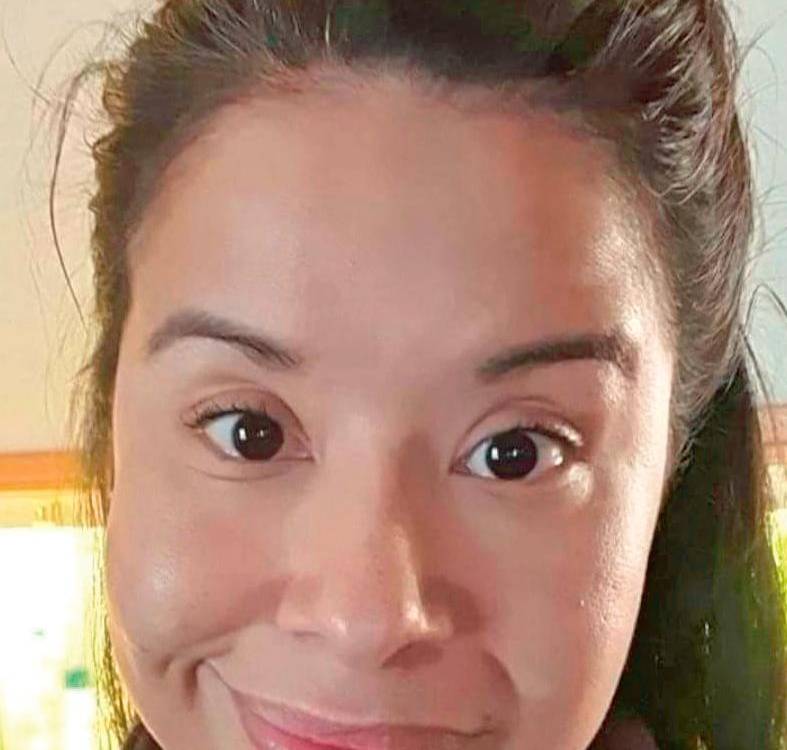 Vive en Noruega y busca a sus padres biológicos