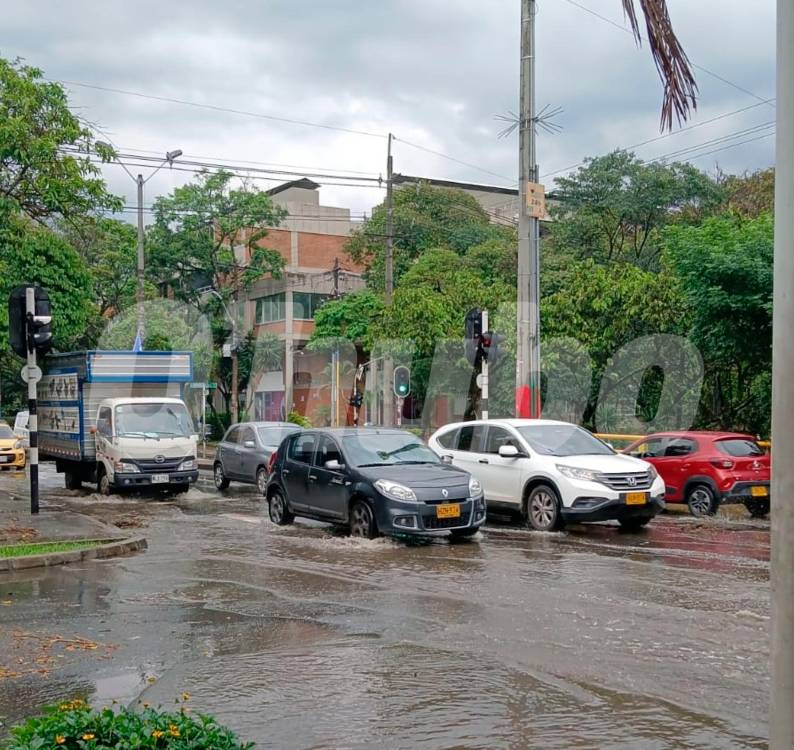 Algunas vías de Belén y otras de Miraflores, en Buenos Aires, resultaron inundadas. /FOTO: JENNIFER VILLAFAÑE