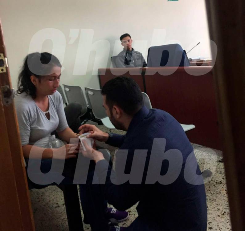 Anyi Lorena Tobar Ortiz y Luis Fernando Zapata González, madre y padrastro de la víctima, durante las audiencias. /FOTO: ANDRÉS FELIPE OSORIO GARCÍA
