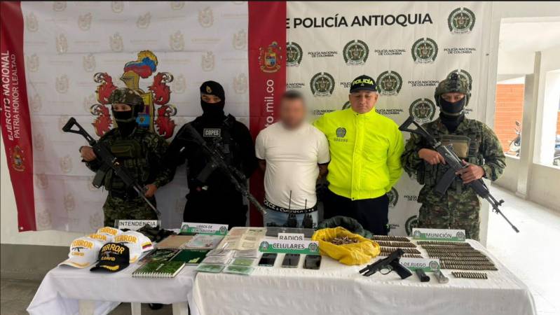 Lo encontrado e incautado durante el operativo en poder de alias Piloto. FOTO: POLICÍA NACIONAL