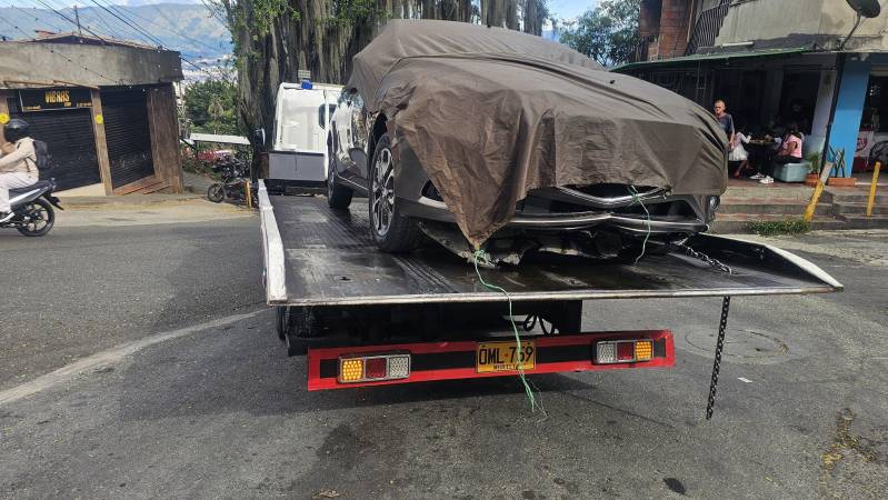 El vehículo involucrado fue trasladado a los patios de la Secretaría de Movilidad de Medellín. /FOTO: CORTESÍA