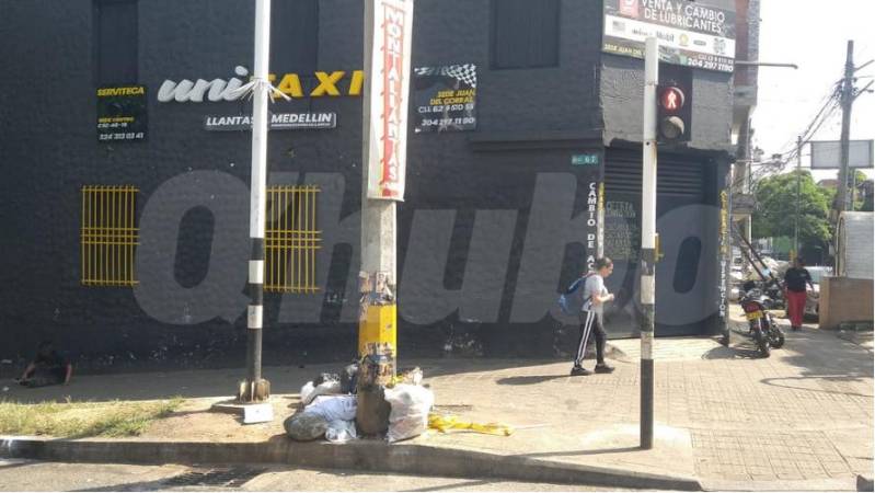 En esta esquina fue encontrado el cuerpo por funcionarios de Emvarias. FOTO: GUILLERMO OSPINA MUÑOZ