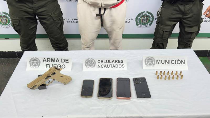 Elementos incautados a alias Duber. FOTO: POLICÍA METROPOLITANA DEL VALLE DE ABURRÁ