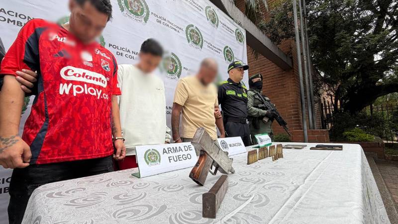 Captura de tres presuntos integrantes del grupo delincuencial El Salado. FOTO: POLICÍA METROPOLITANA VALLE DE ABURRÁ