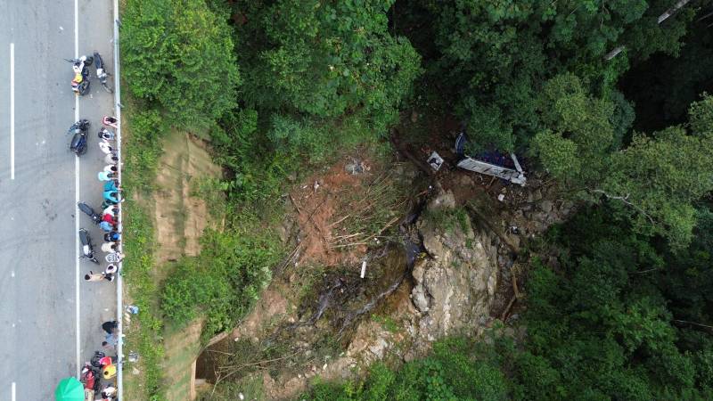 Fotografía aérea del accidente de bus donde viajaban estudiantes del Liceo Antioqueño. FOTO: MANUEL SALDARRIAGA QUINTERO