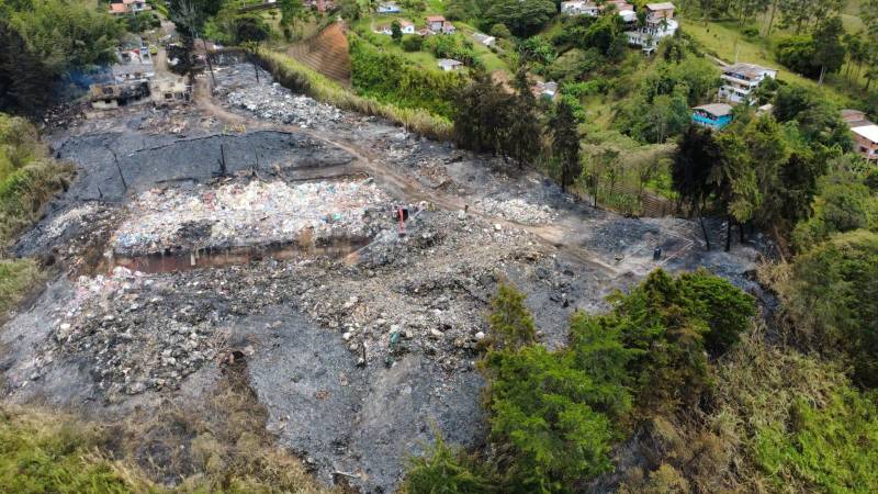 Así quedó el lugar después del incendio en la Fundación Botellas de Amor. FOTO: ALCALDÍA DE RIONEGRO 