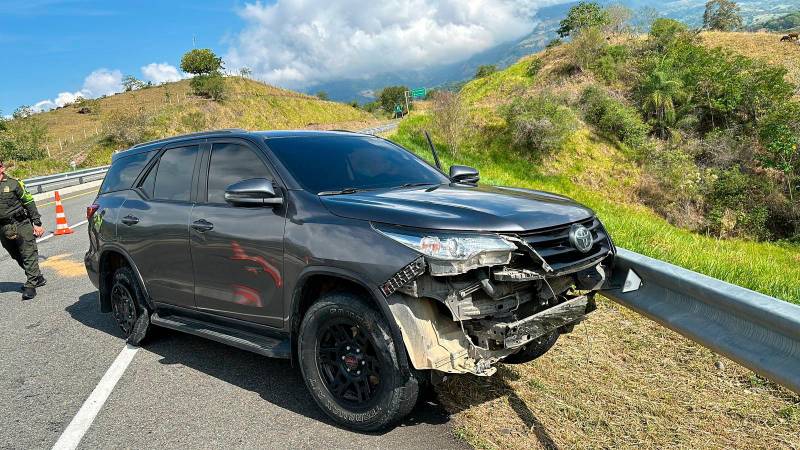 Así quedó la camioneta tras el choque. /FOTO: POLICÍA NACIONAL