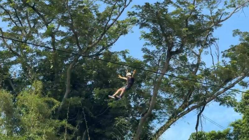En Jamaica, la combinación de una aventura en tirolesa (zipline) con la visita a una finca azucarera histórica del siglo XVIII de 2000 acres, es una de las excursiones más populares. FOTO: CORTESÍA VALENTINA GÓMEZ