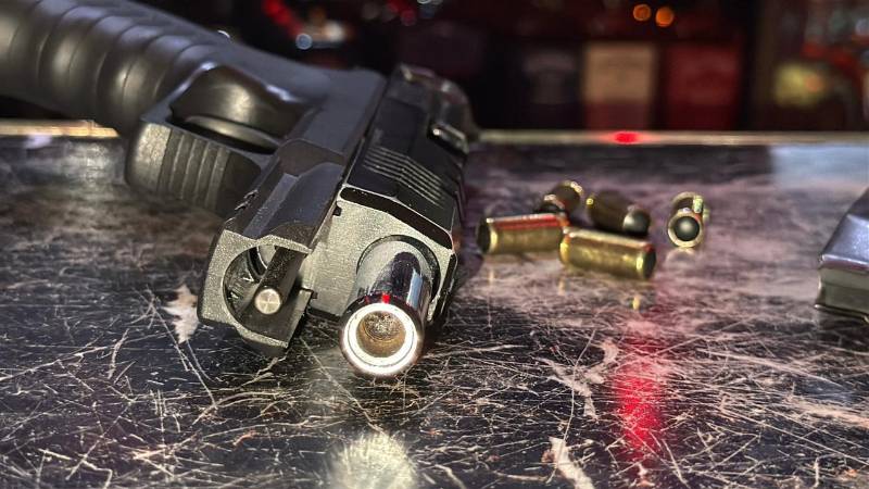 Arma incautada durante el operativo sorpresa en el Parque Lleras. FOTO: ALCALDÍA DE MEDELLÍN 