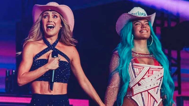 Anahí y Karol G cantaron juntas en junio de 2022. /FOTO: REDES SOCIALES