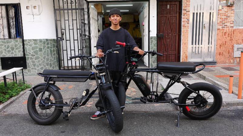 Bicicletas eléctricas creadas por Mateo González. FOTO: CORTESÍA ALCALDÍA DE MEDELLÍN