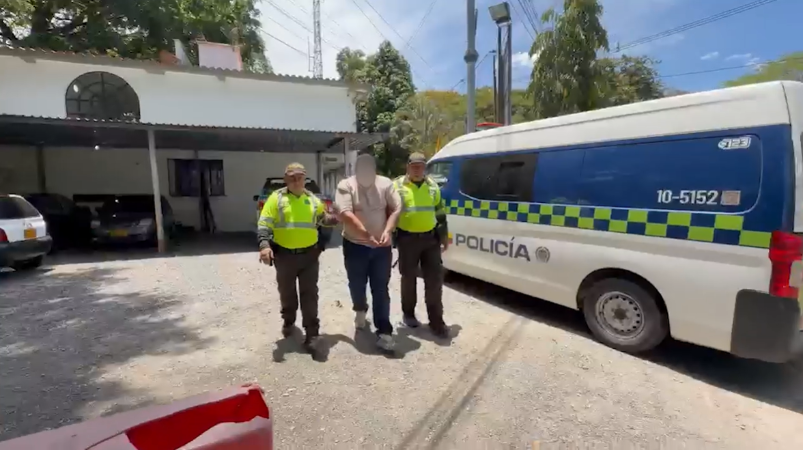El hombre que se movilizaba en el vehículo interceptado. FOTO: TOMA DE VIDEO - POLICÍA ANTIOQUIA