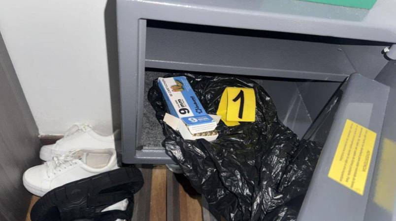 Elementos incautados a alias Fénix. FOTO: MINISTERIO DEL INTERIOR ECUADOR 