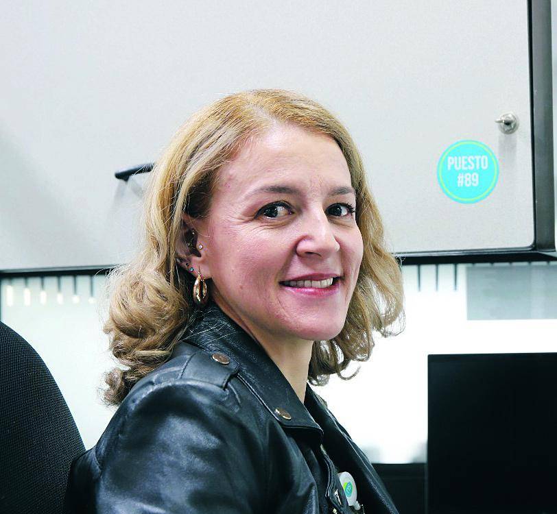 Isabel Suárez, empleada de New Stetic. FOTO: CORTESÍA