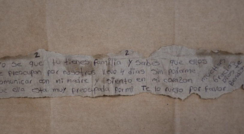 Este fue el texto encontrado en la celda. FOTO: Captura de video @DW_ESPANOL