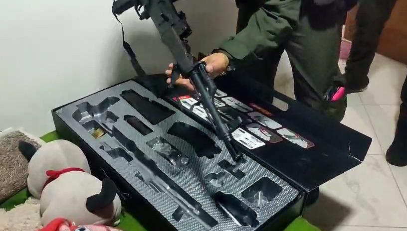 Una de las armas que fueron encontradas durante el operativo. FOTO: POLICÍA ANTIOQUIA