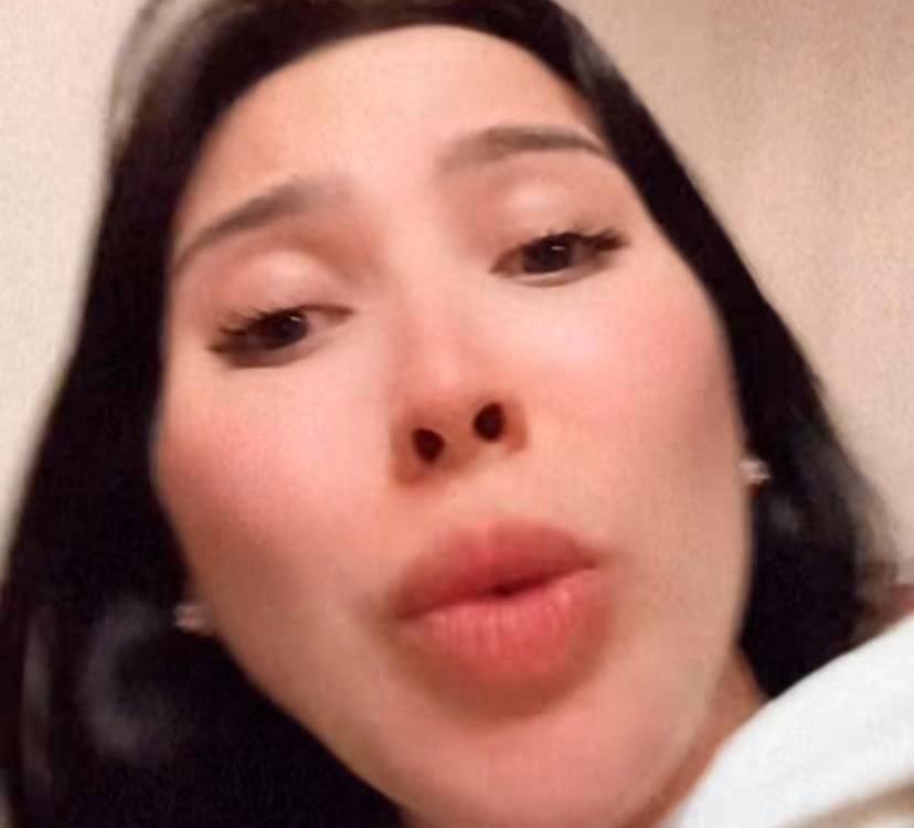 La creadora de contenido le pidió a sus seguidores que no pelearan por ese tema y aseguró que hace días ya no ve el reality. <b><span class=mln_small-caps_mln>/FOTO: HISTORIAS DE AIDA MERLANO</span></b>