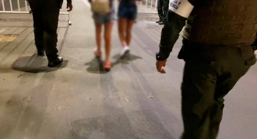 Menores de edad encontradas en un hotel en El Poblado con un extranjero. /FOTO: CORTESÍA POLICÍA