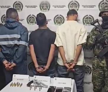 Estos fueron los tres capturados por la Policía y el Ejército en el Suroeste antioqueño. FOTO: POLICÍA ANTIOQUIA