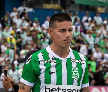 El volante ya ha compartido en varios espacios con los hinchas del conjunto verde. FOTO: CAMILO SUÁREZ 