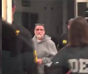 Al barranquillero se le vio escoltado por agentes de la DEA. FOTO: X @AGUSANTONETTI