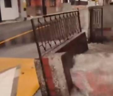 Vecinos denunciaron en las primeras horas de la mañana el desastre que ocasionó la ruptura de un tubo. FOTO: CAPTURA DE PANTALLA FACEBOOK GENTEENVIGADO
