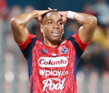 La reacción de Hayen Palacios es la que mejor resume el juego del DIM ante Pereira. Se salvó la noche, pero sigue en deuda. FOTO: MANUEL SALDARRIAGA.