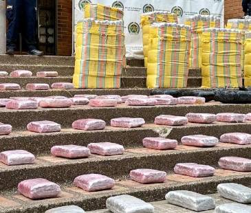 Esta fue la droga incautada por la Policía y el Ejército. FOTO: CORTESÍA POLICÍA METROPOLITANA DEL VALLE DE ABURRÁ