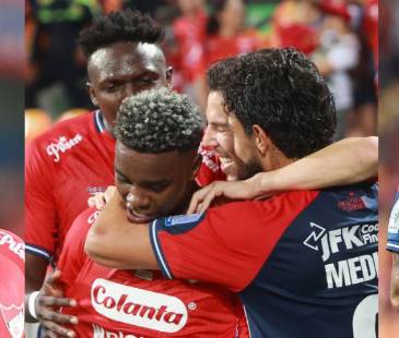 Un nuevo triunfo consiguió el Poderoso en la Liga gracias a los goles de John Montaño (izq.) y Agustín Martegani (der.). FOTOS: MANUEL SALDARRIAGA
