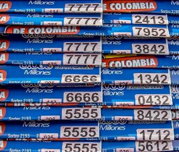Venta de lotería en el centro de Medellín. FOTO: JUAN ANTONIO SÁNCHEZ 