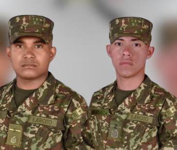 Soldados profesionales Janier David Montiel González (Izq.) y Cristian José Mendoza Ozuna (Der.) Qepd. FOTO: CORTESÍA EJÉRCITO NACIONAL