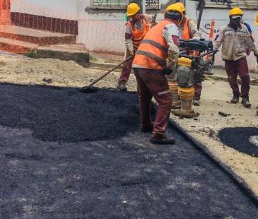 Reparación del hueco en la carrera 39 con calle 59. FOTO: CORTESÍA EPM