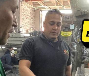 Jhon Freddy Duque Parra goza del cariño y la admiración de sus compañeros de Estanterías Medellín. FOTOS: JAIDER ESCOBAR